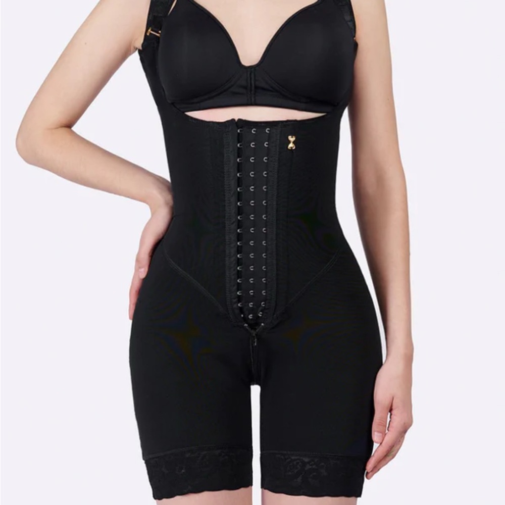 Hourglass Full Body from Sol Beauty and Care size 3XS/XL.